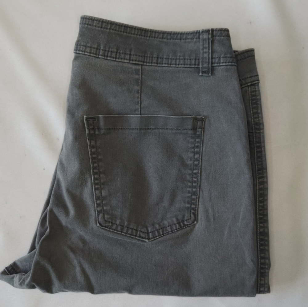 Lee Women's Skinny Pants in Charcoal